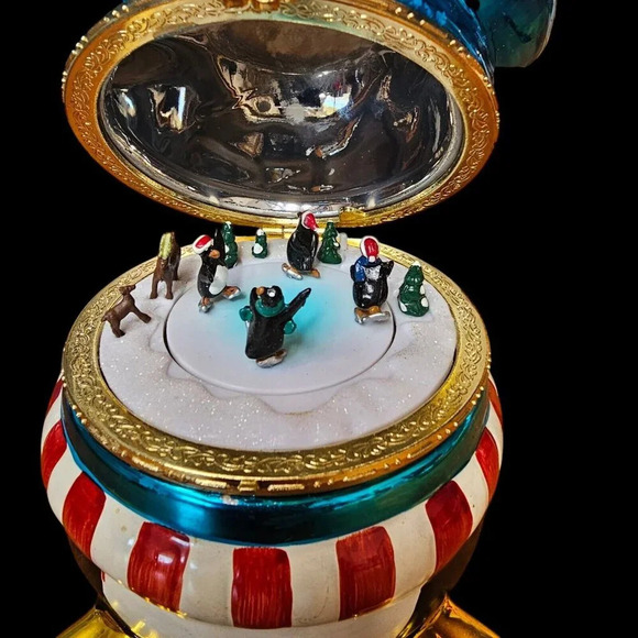 Animated Penguin Musical Box Windup Plays Joy To The World Mr Christmas VTG 7" - Picture 4 of 7